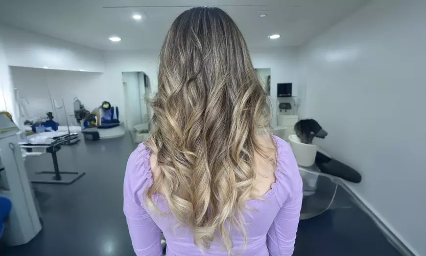 Image 10: Sesión de peluquería con lavado, corte y secado y opción a coloración