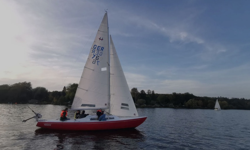 Image 8: 2 Std. Segeln für 1 - 3 Personen oder 1 Std. Motorboot für 1 Person