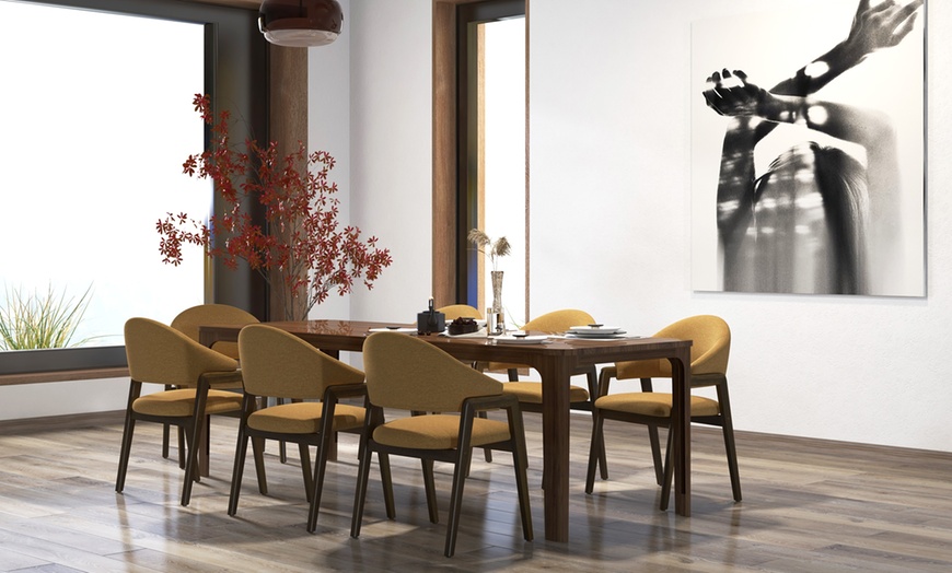 Image 36: Sillas de comedor tapizadas con patas de madera Woolden, de Doosense