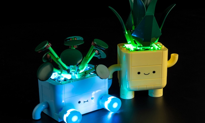 Image 2: Kit de lumière LED conçu pour la série LEGO© Happy Plants