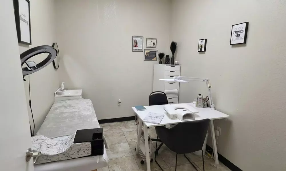 Classic Hybrid or Volume Lash Extensions with Optional 2 Week Fill