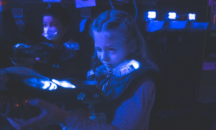 Image 2: Laser game, babyfoot et AirHockey chez DeltaGame Plan de Campagne
