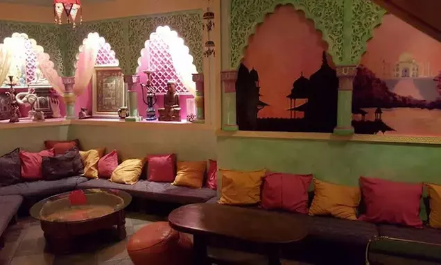 Velada árabe para 2 o 4 personas, con opción a menú y espectáculo de danza del vientre; ahorra hasta un 56%