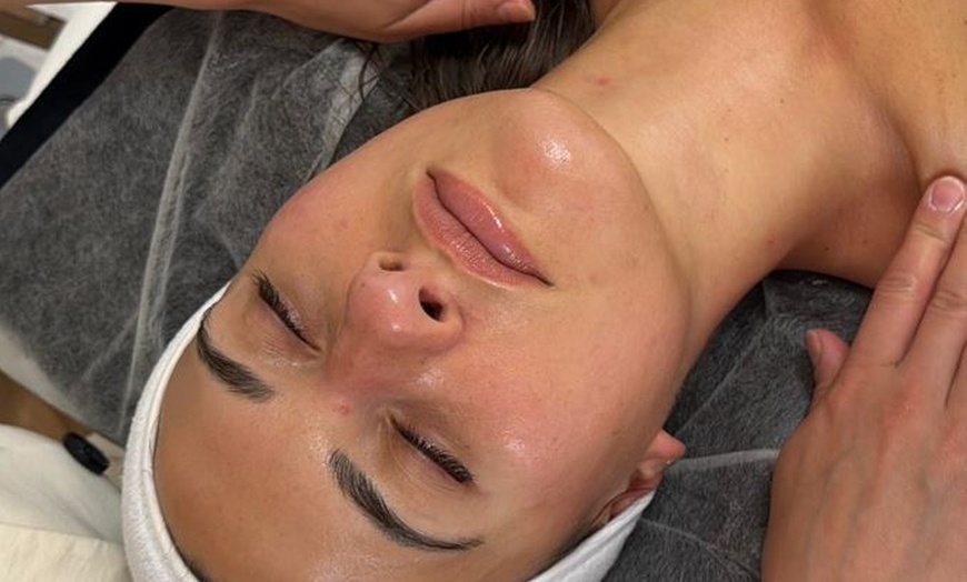 Image 2: 45 - 90 Min. Klassische Gesichtsbehandlung und/oder Microdermabrasion