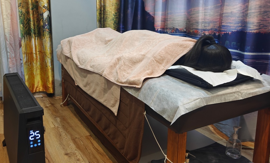 Image 5: 60-Min Hot Stone Whole Body Massage with Coconut Oil For One or Two