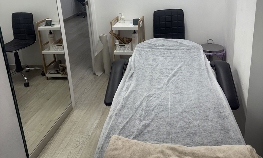 Image 4: Masaje de 30, 45 o 60 minutos a elegir entre distintas disciplinas