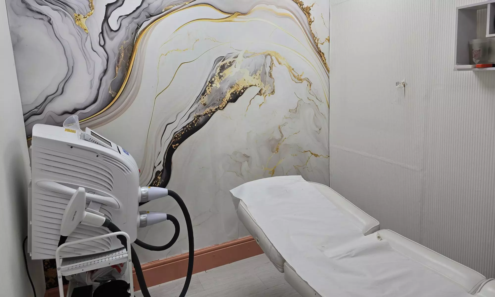 Glow with a 1 or 3 Sessions Hydrafacial w/ Optional LED Light Glowtonix Aesthetics And Beauty (Up to 43% Off) - Second Medium