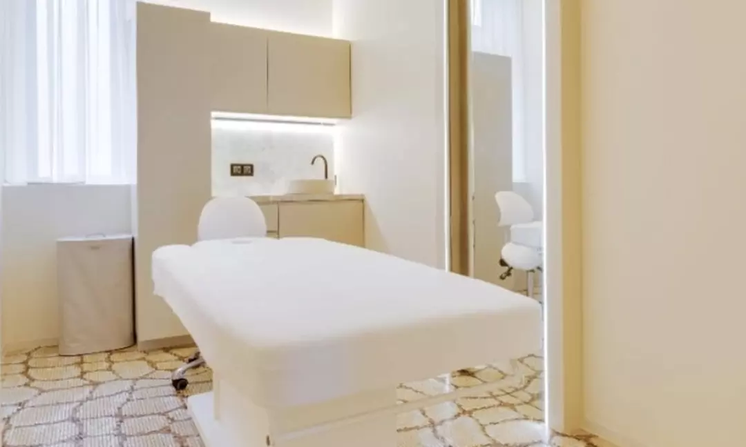 Soin visage personnalisé : microneedling ou peeling anti-taches avec Melanin Skin Paris (jusqu'à 45% de remise) - Image 5