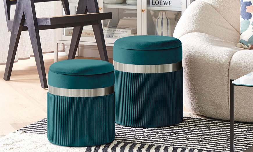 Image 5: Coppia di pouf in velluto