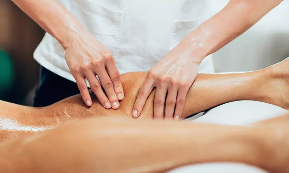 Masaje ritual relajante o drenaje linfático de 45, 60 o 90 min. para 1