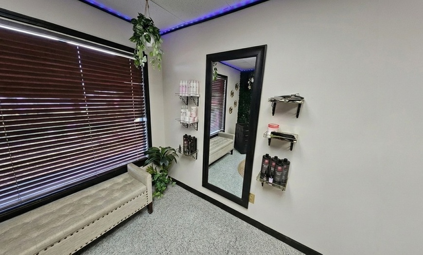 Image 4: Custom Spray Tan for Face & Body: Natural Sun-Kissed Glow
