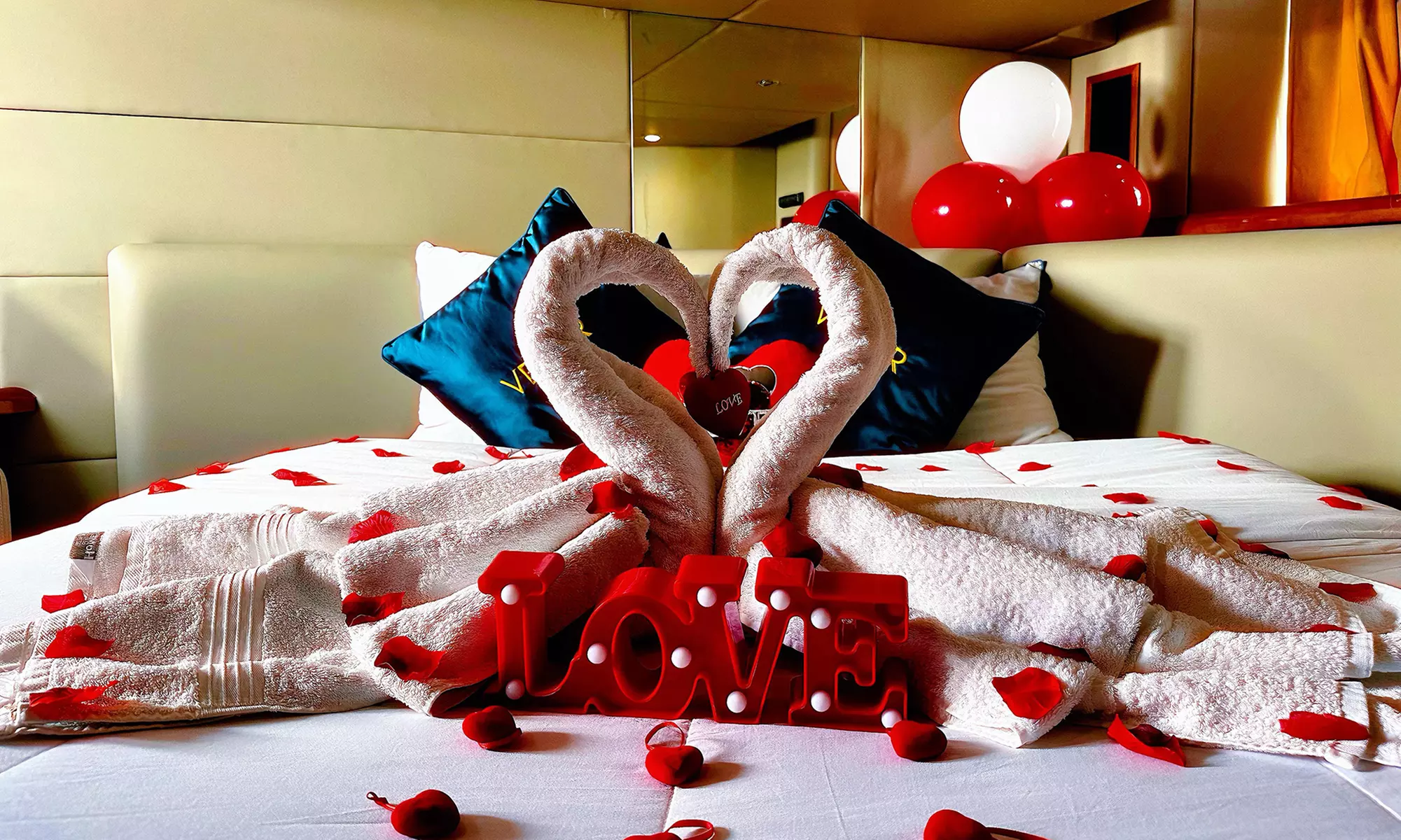 Birthday, Romantic, Bachelor/Bachelorette Party Decorations for Yachts