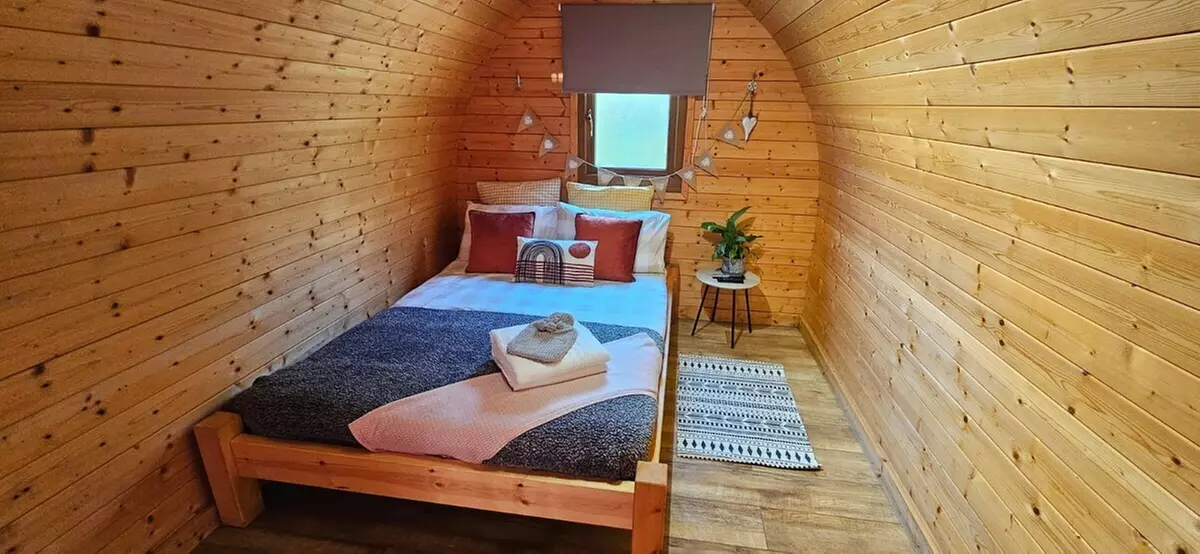 York: 1 or 2 Nights Overnight Pod Stay with Bottle of Prosecco