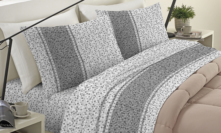 Image 3: Completo lenzuola in morbida e calda flanella Made in Italy