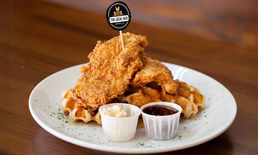 Image 6: Savor 10 or 20 Wings, 1 or 2 Entree, and Drinks!