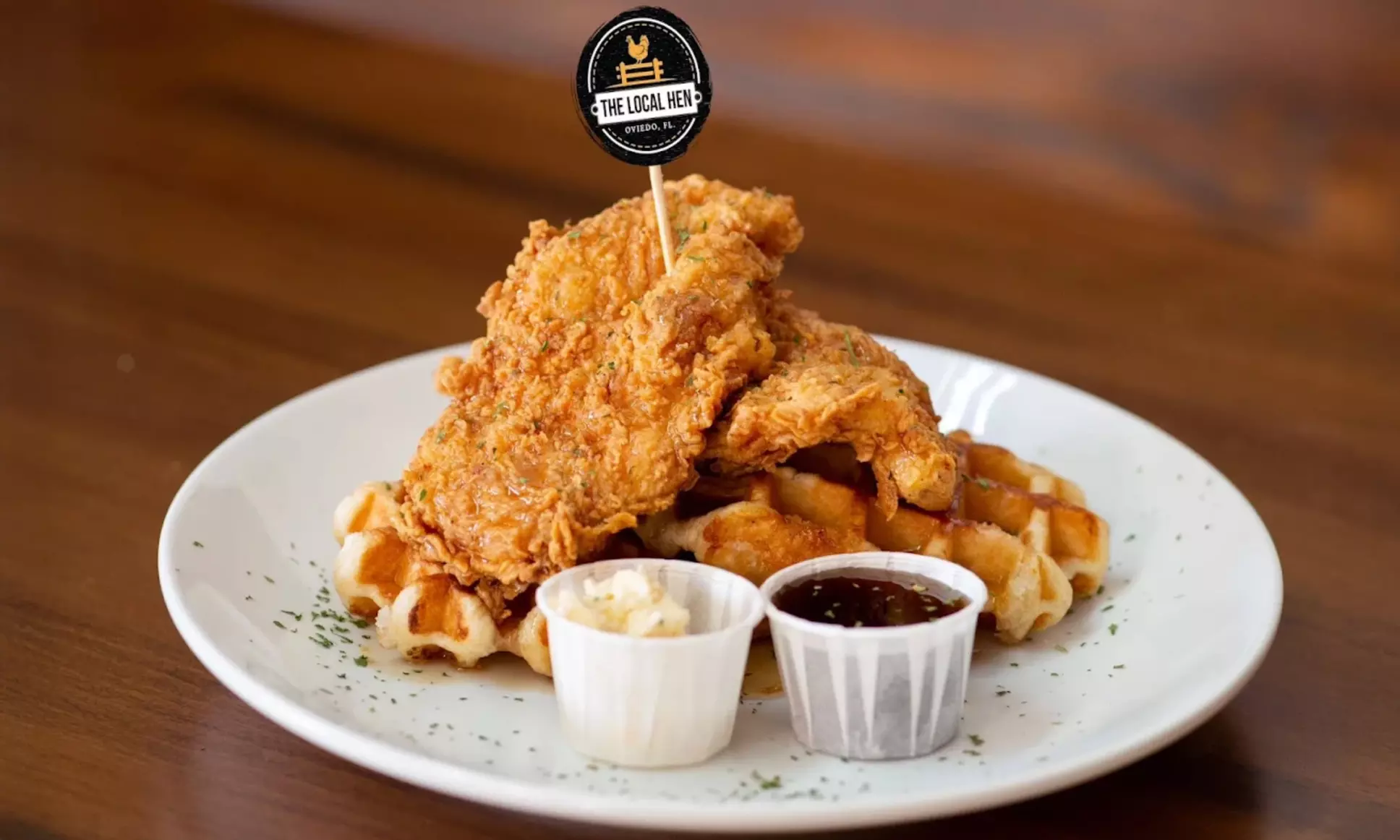 Savor 10 or 20 Wings, 1 or 2 Entree, and Drinks!