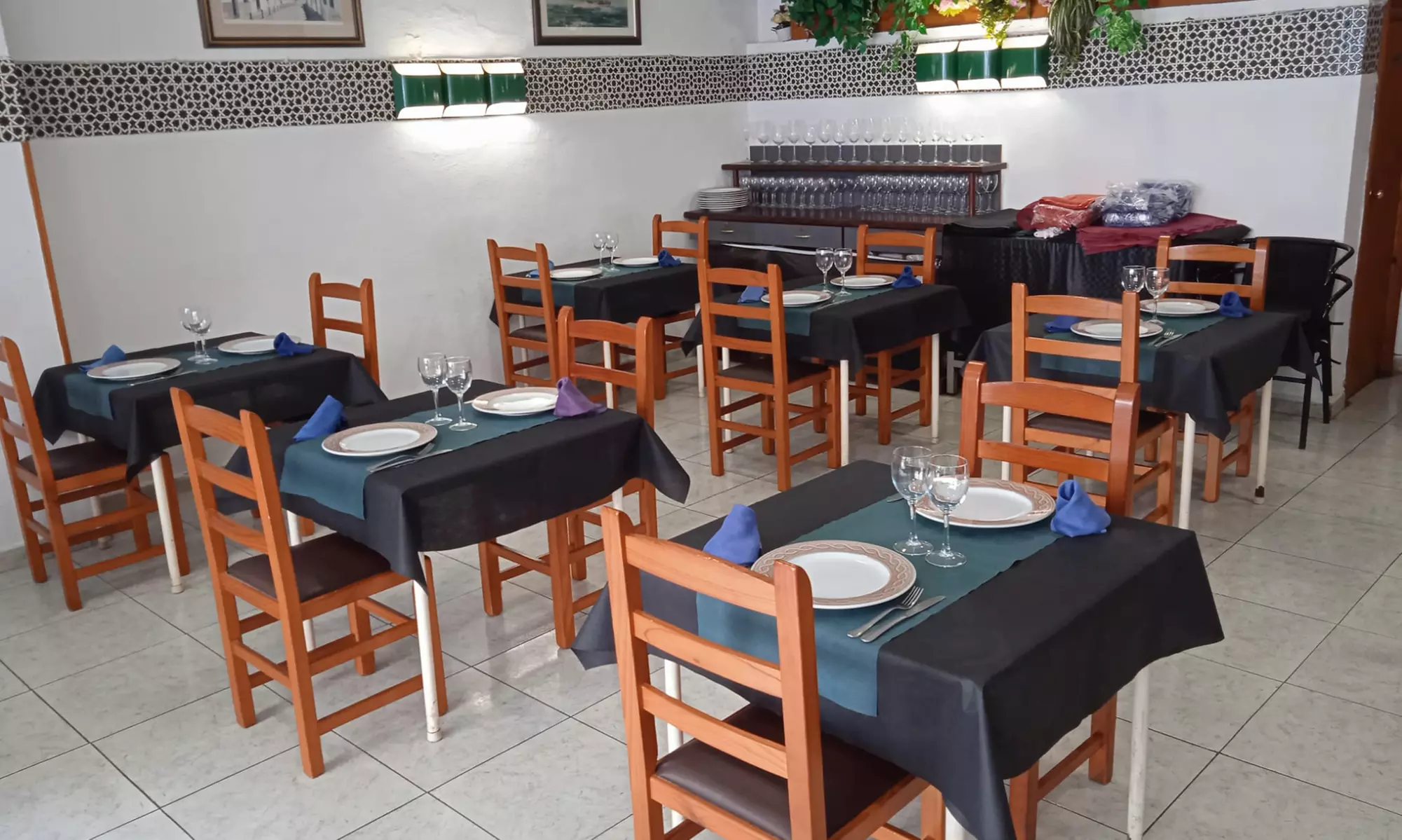 Menú Premium de arroz con langosta y marisco con entrantes y vino