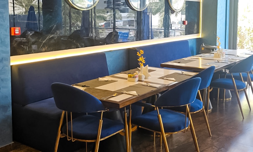 Image 3: 4* Christmas Eve Dinner/Lunch & Beverages for Up to 4 Adults or Child