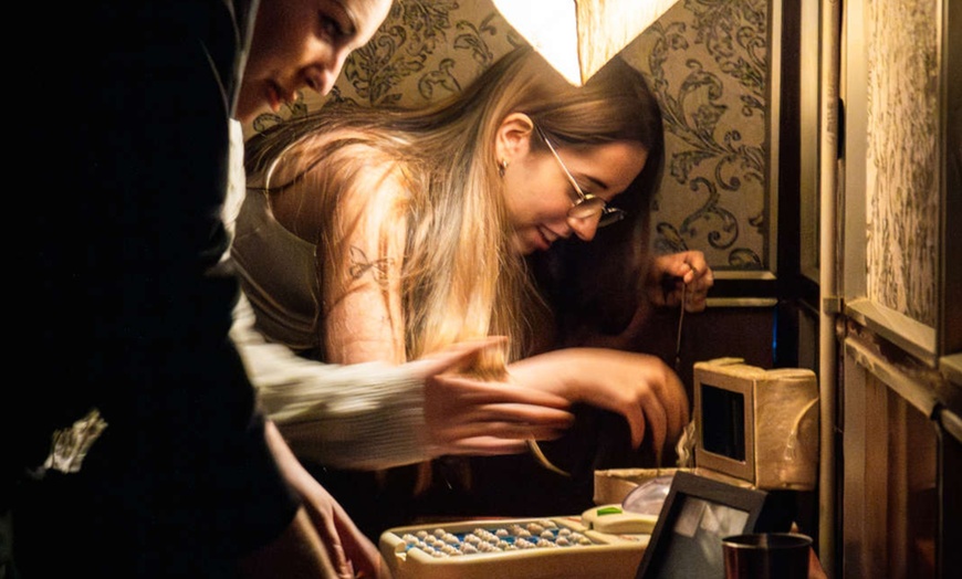 Image 4: Escape room de terror suave para grupos de 5, 7 o 9 personas