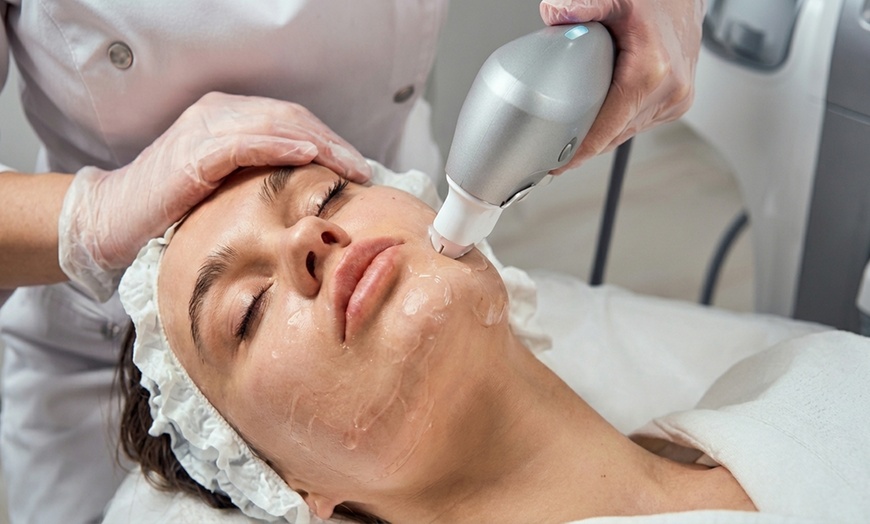 Image 2: Professional & Customized Facial Treatments 