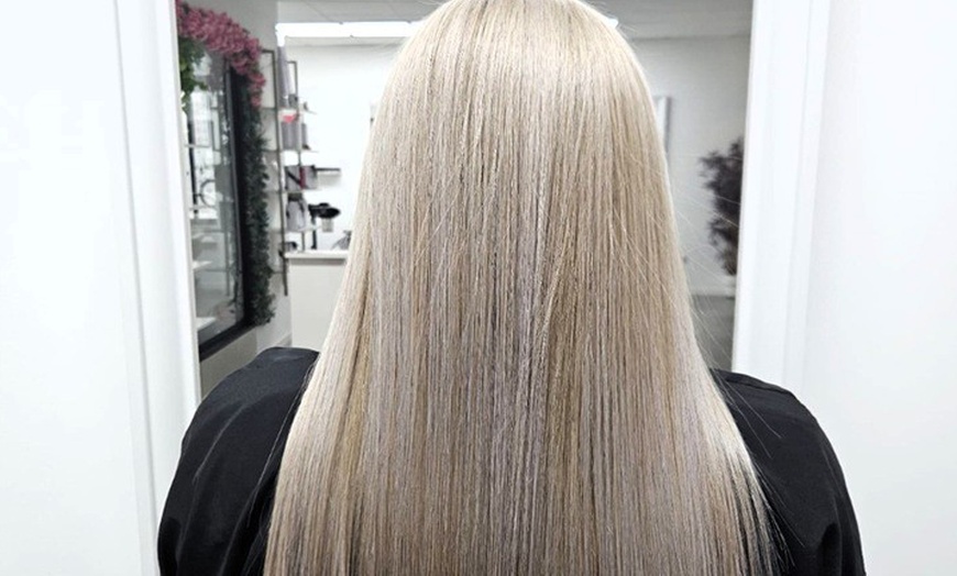 Image 3: Alisado de queratina con células madre, lavado, corte y peinado