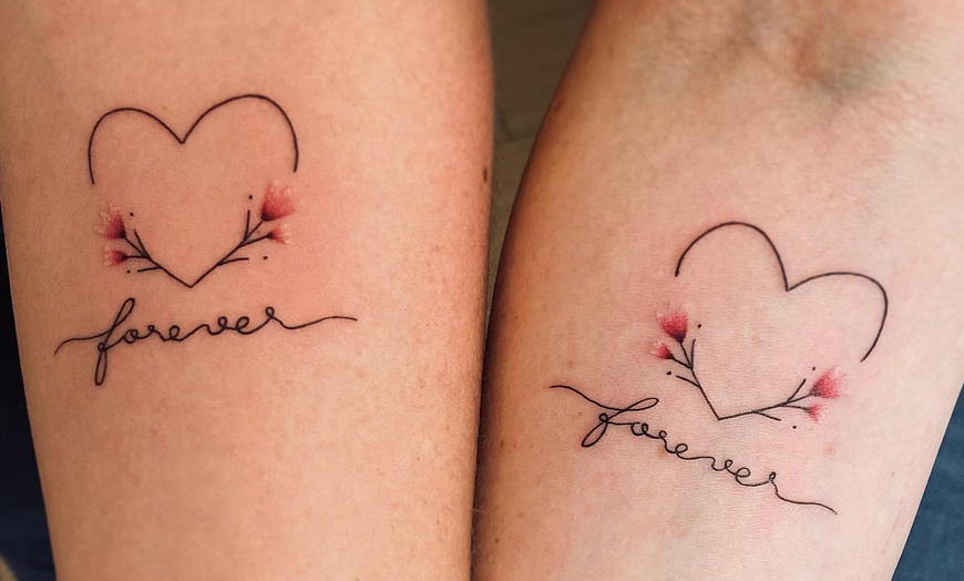 Image 3: 1 kleines oder mittelgroßes Tattoo oder kleines Partnertattoo