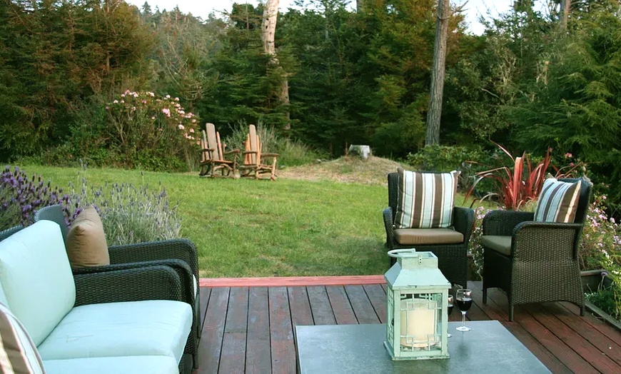 Image 10: Relax in spa-inspired luxury on the Mendocino Coast