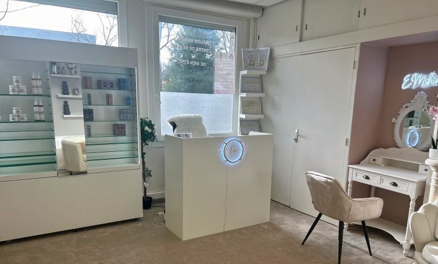 Image 2: Modelage au choix avec Head Spa en option à Em'glowbeauty