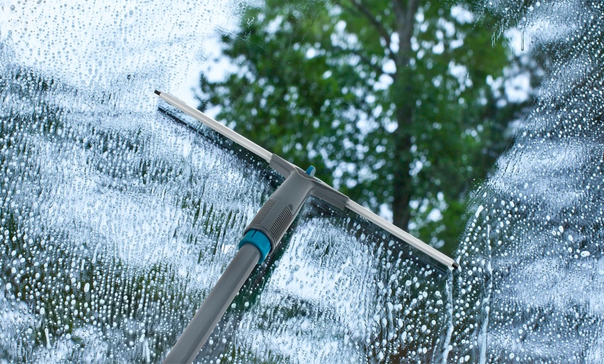 Image 7: Telescopic Window Cleaning Set 