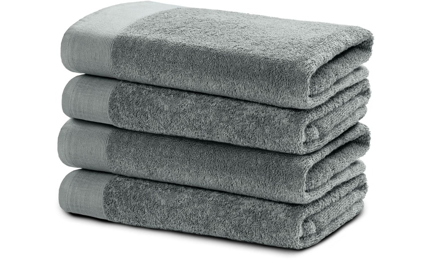 Image 11: Pack of Four Egyptian Cotton 550gsm Bath Towels
