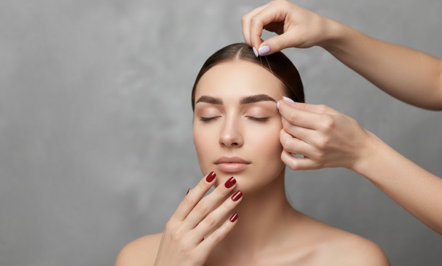 Image 1: Cejas impecables con laminado, depilación con hilo y tinte con henna