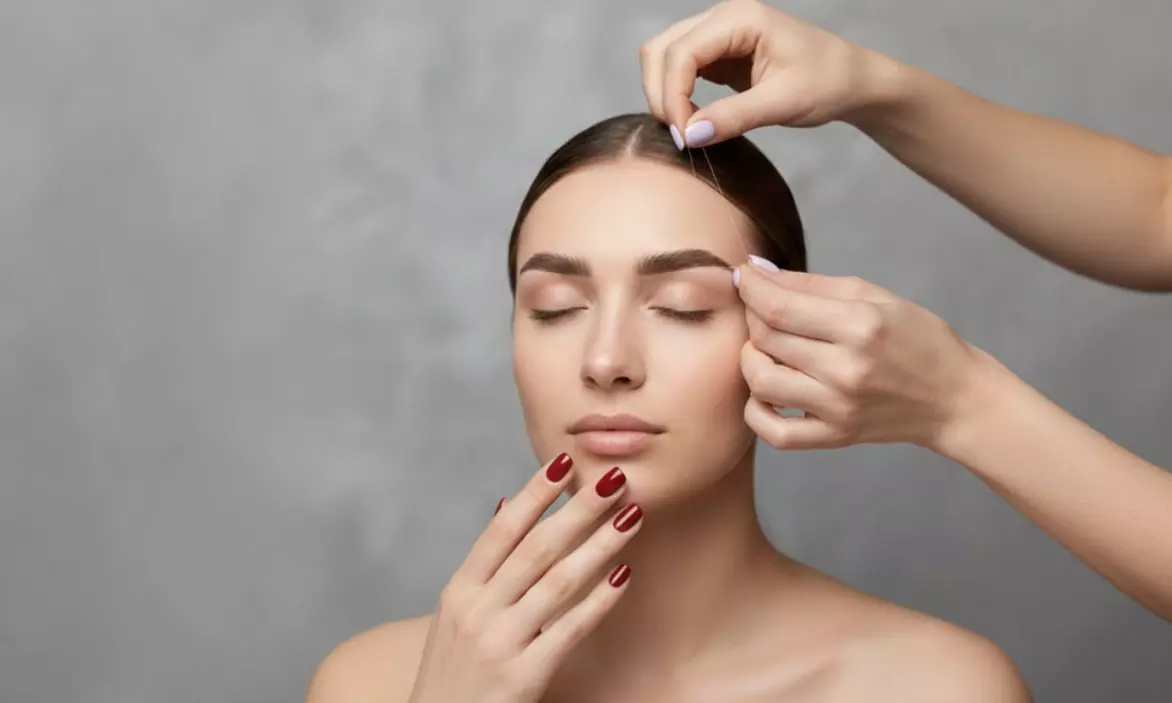Cejas impecables con laminado, depilación con hilo y tinte con henna