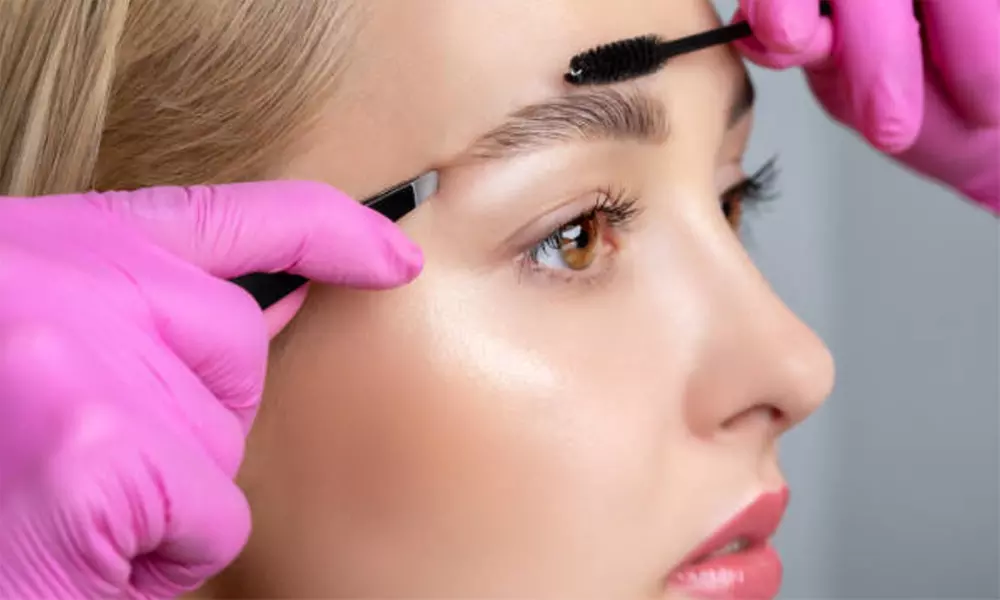 Lifting y tinte de pestañas y opción a laminado y diseño de cejas