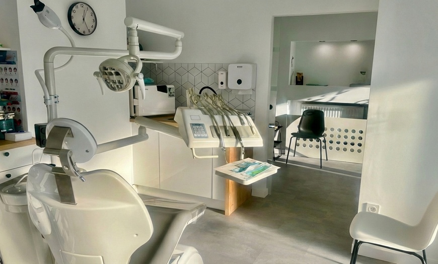 Image 2: Wybielanie zębów lampą LED lub metodą nakładkową