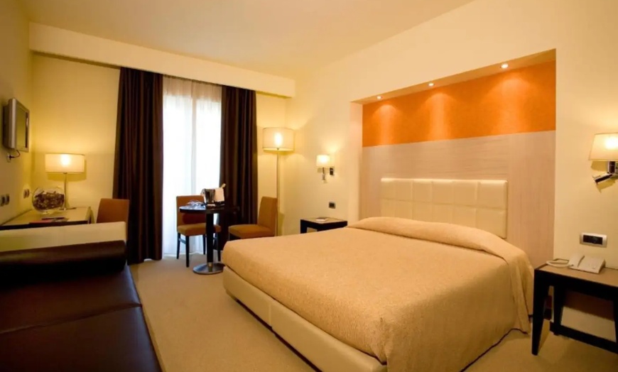 Image 29: ✈ 14-Day Italy and Greece Vacation with Air from Great Value Vacations