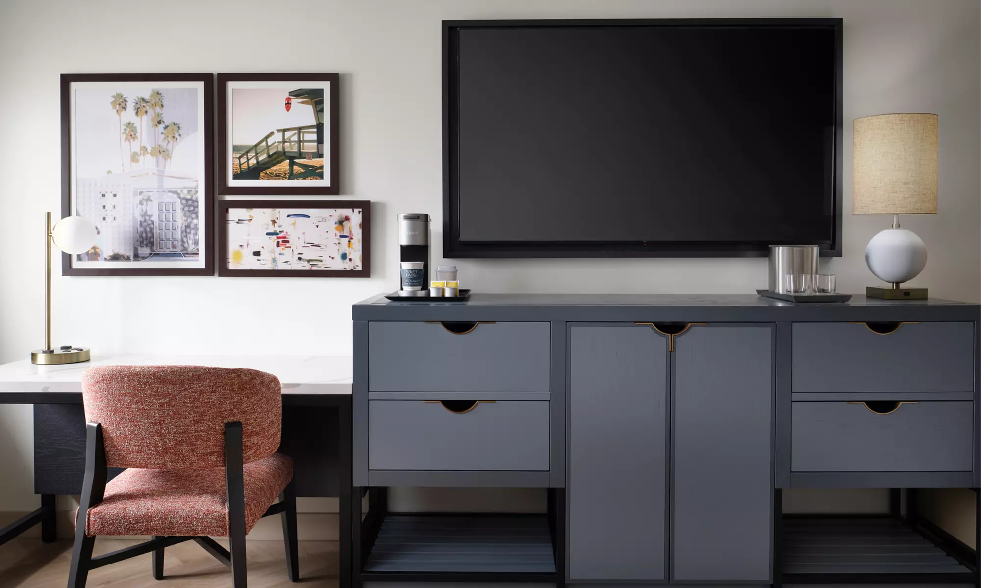 Member Pricing: 4* Hotel Near Venice Beach With Shuttle, Pool 