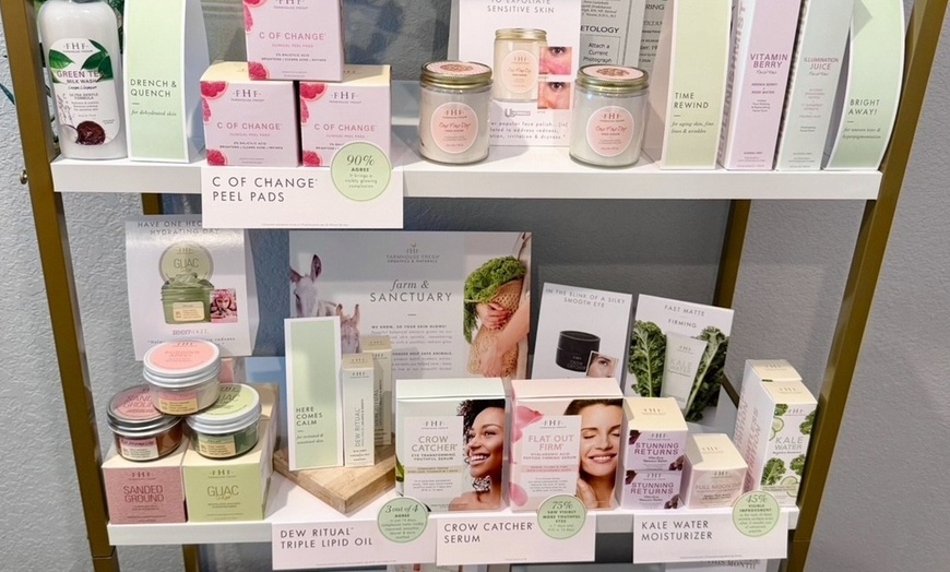 Image 9: 60, or 90-Min Oxygen Glow Facial infused w/ custom aromatherapy & More