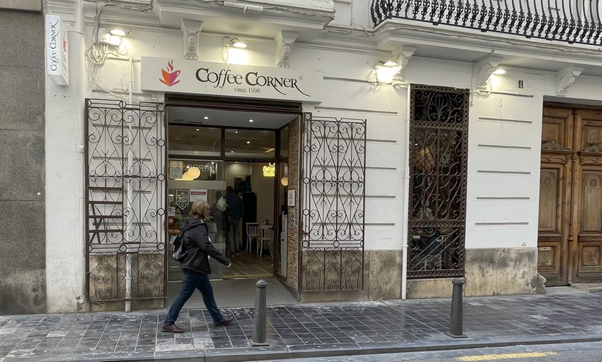 Image 16: Brunch o merienda  para 2 o 4 con platos dulces, salados y bebidas