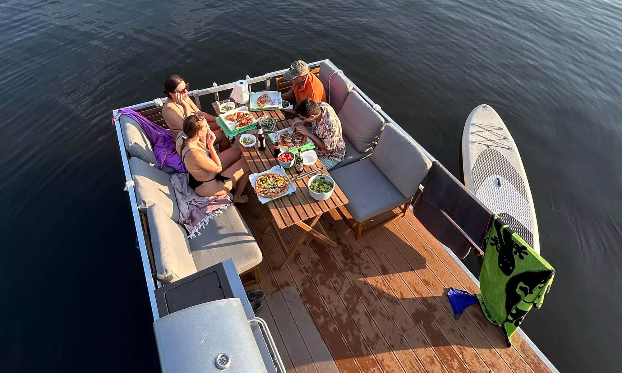 8 Std. Grillboot mieten in Berlin für bis zu 14 Personen (Mo-Do)