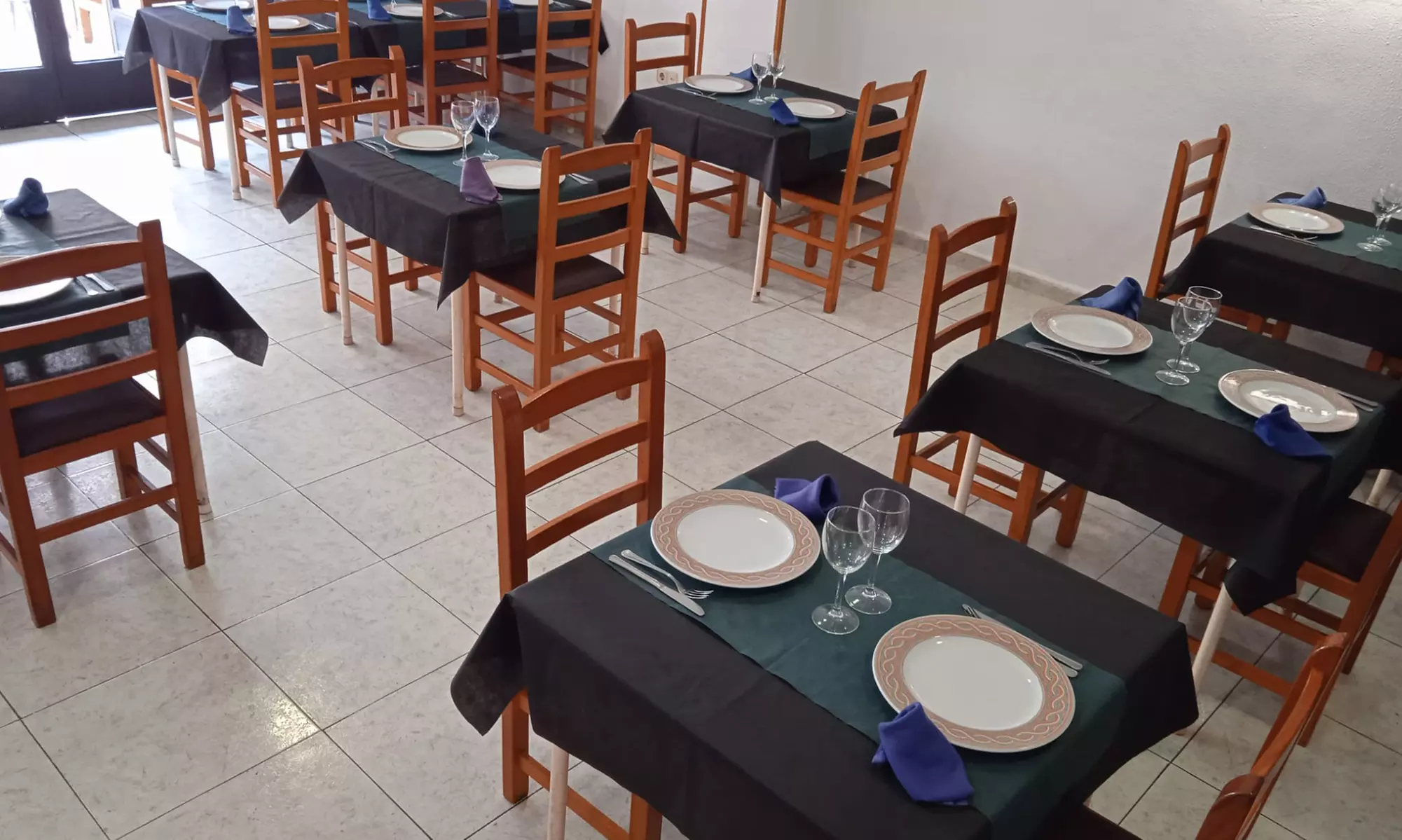 Menú Premium de arroz con langosta y marisco con entrantes y vino