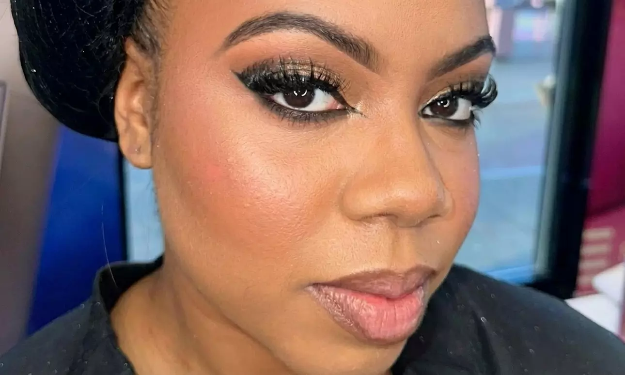 Beauty Lesson, Feature Focus, Lash Application, Soft or Travel Glam