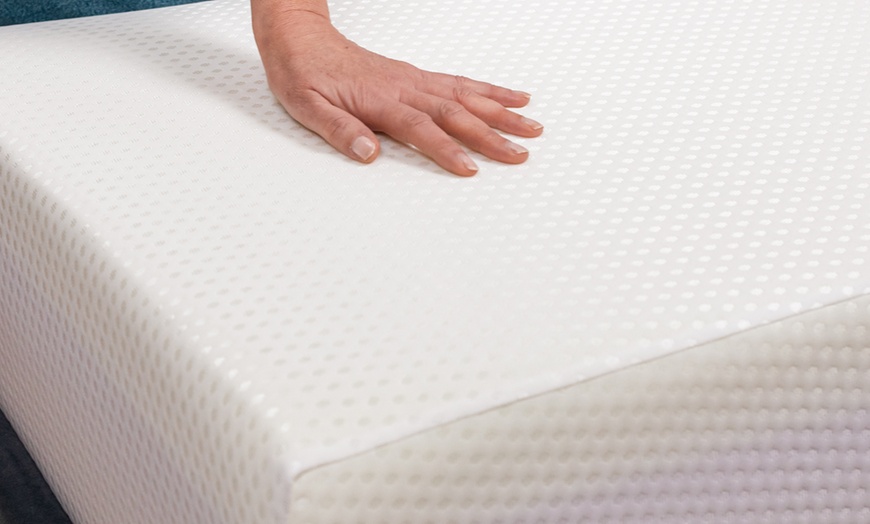 Image 4: DS Living PureDream Memory Foam Mattress in Multiple Depths and Sizes 