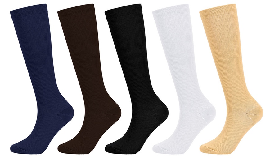 Image 4: 3-6 Pairs Knee-High Solid Compression Socks for Men & Women Graduated 15-20 mmHg