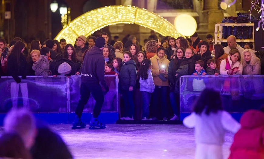 Image 5: Plan navideño para 1 o 2 en pista de hielo con patines en Alameda