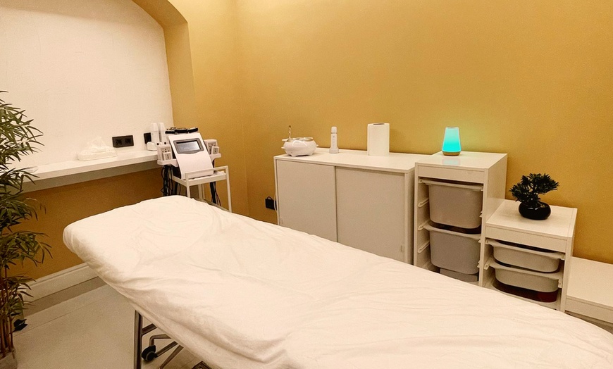 Image 3: 2 o 4 sesiones de vendas frías, lipolaser y masaje drenante