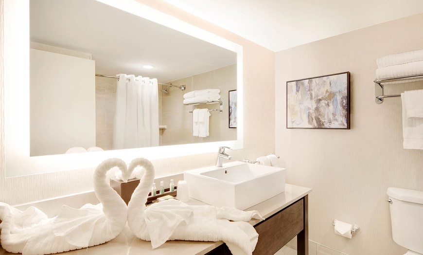 Image 8: Member-Only Deal: Steps from shopping, dining, & Orlando theme parks