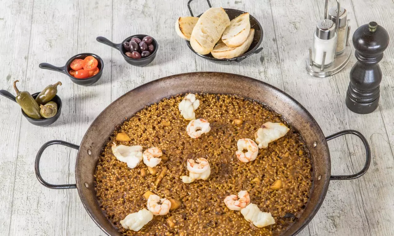 Menú mediterráneo para 2 o 4 con postres y vino con vistas al mar