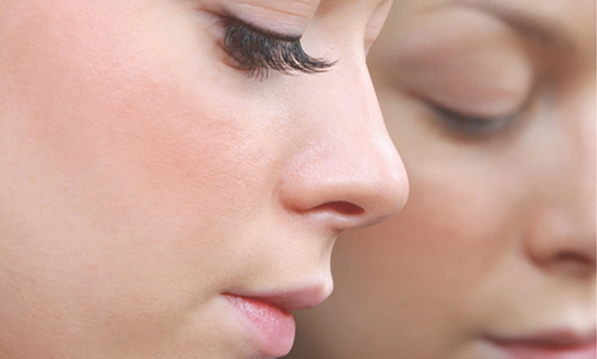 Image 2: Relaxing 60 minute Head & Foot Spa / Deluxe Pamper Package