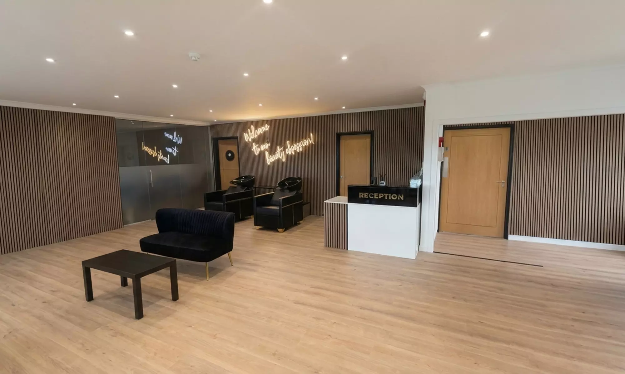 Transform Your Eyes: Full Set of Hybrid or Classic Eyelash Extensions