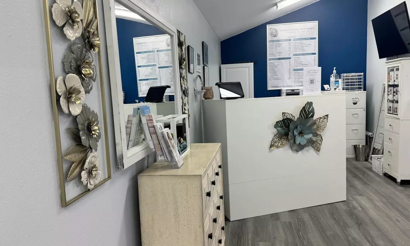 Revitalize Your Look: 1 or 3 30-Minute HydraFacial Glace by Candela